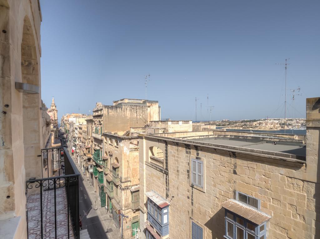 Double Room Balcony Partial Sea View,695092485:JPEG