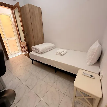 Private Rooms With Bathroom In Valletta-3